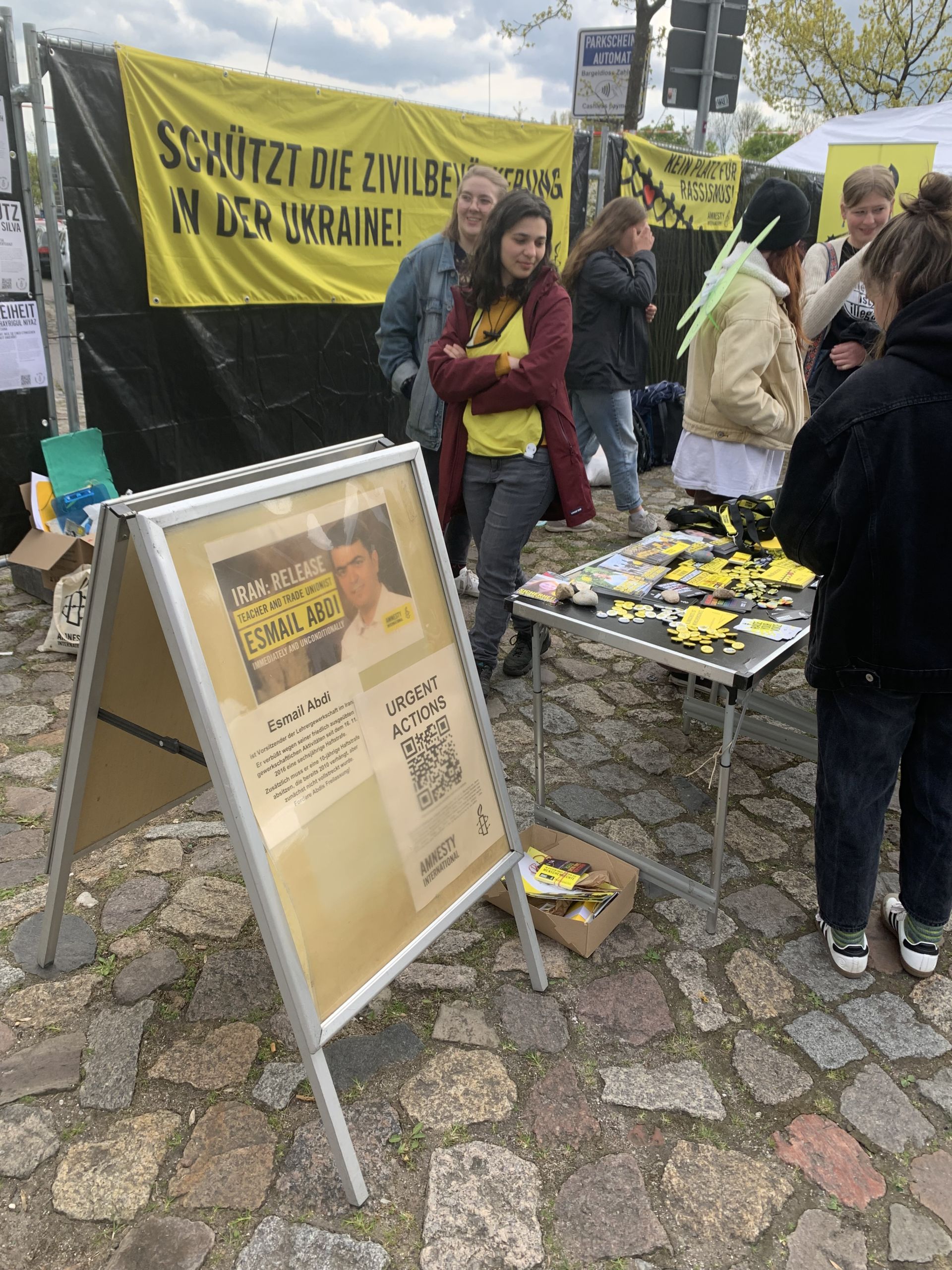 Amnesty setzt sich beim Maifest 2022 auf der Walli für Esmail Abdi ein